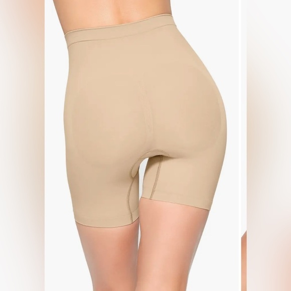 NWT Skims Seamless Sculpt Mid Waist Mid Thigh Short Clay Medium - Picture 4 of 4